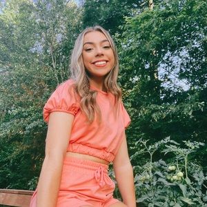 Meet your Posher, Emma